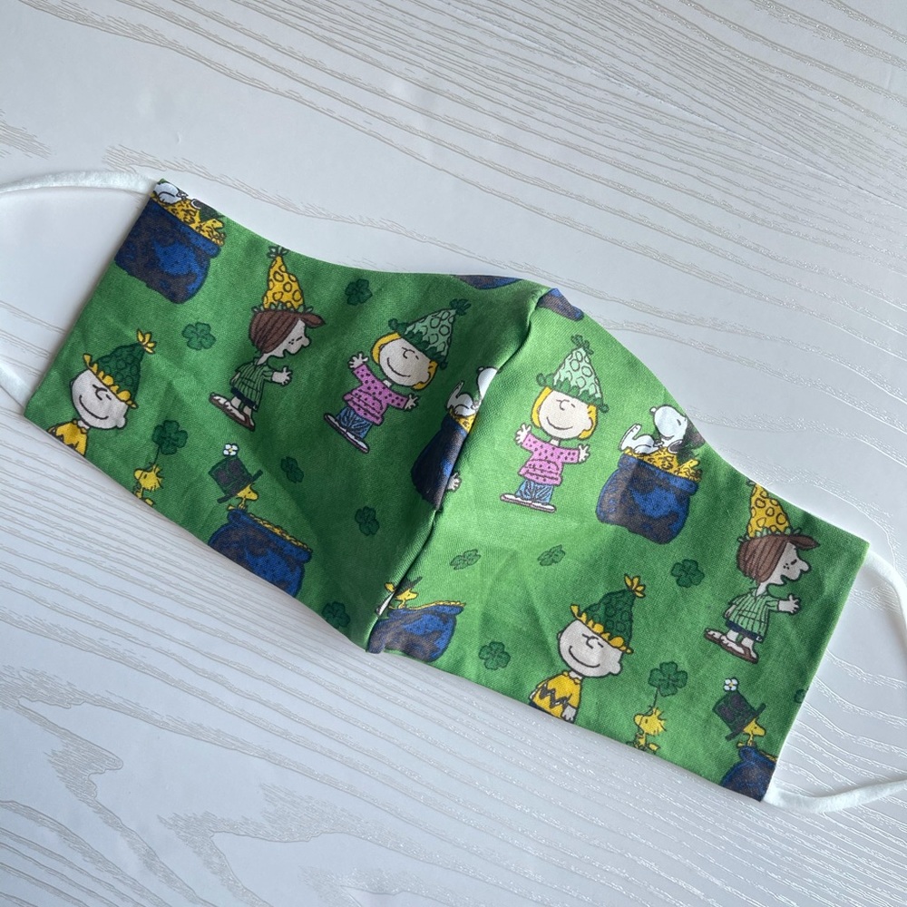 Green Charlie Brown Clover Print Adjustable Mask, Light Weight, Breathable Masks